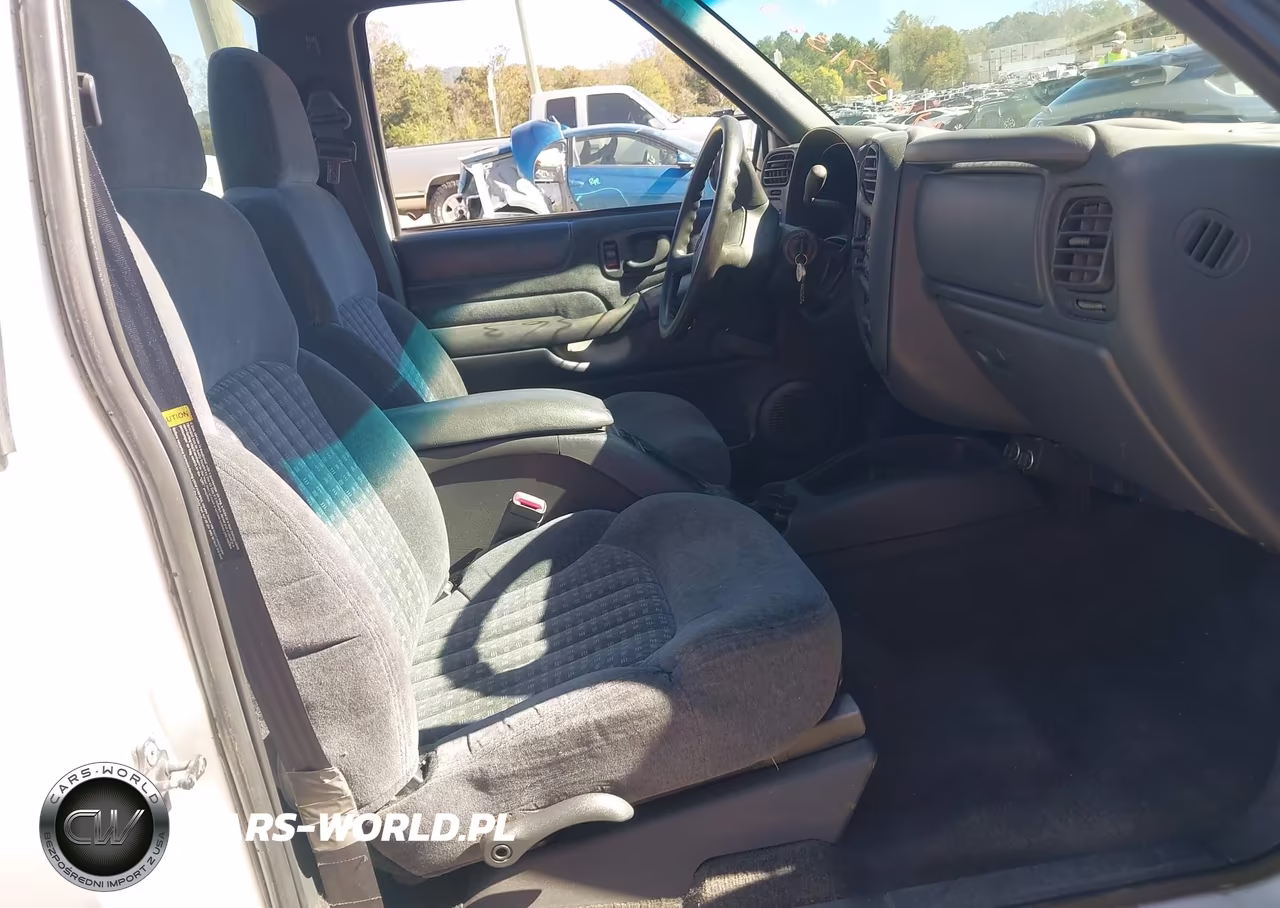 2000 Chevrolet S-10 VIN:1GCCS1447Y8158388 - 5
