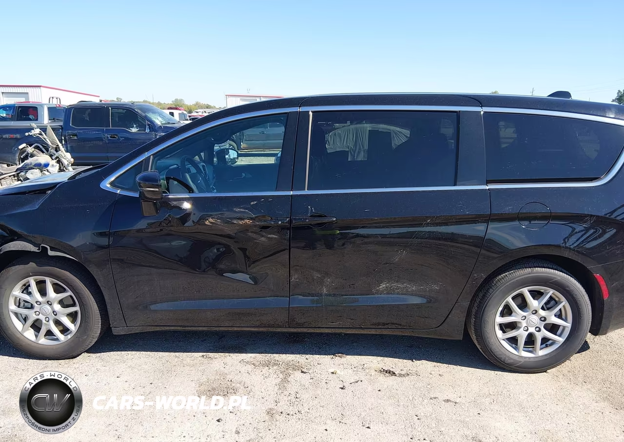 2026 Chrysler Pacifica Select VIN:2C4RC1BG6TR235415 - 14