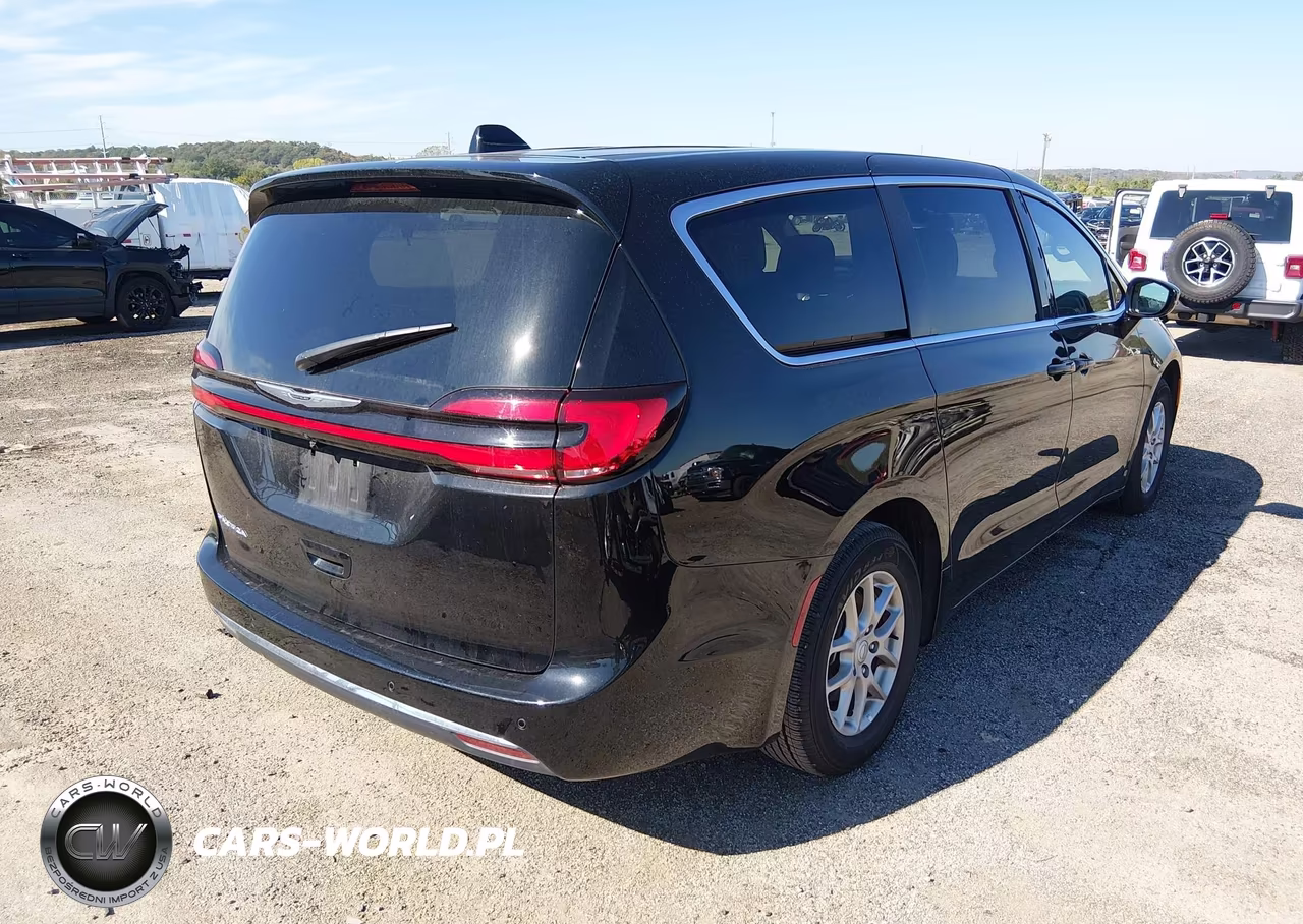 2026 Chrysler Pacifica Select VIN:2C4RC1BG6TR235415 - 4