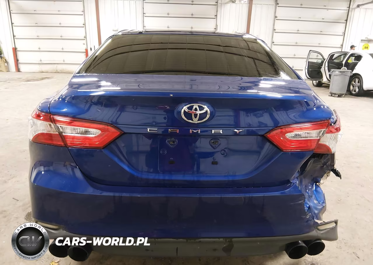 2018 Toyota Camry Le VIN:JTNB11HK5J3032455 - 16