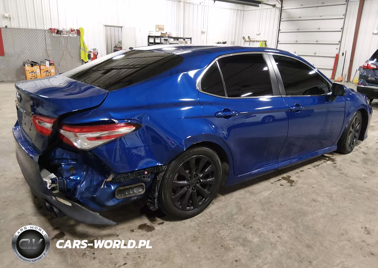 2018 Toyota Camry Le VIN:JTNB11HK5J3032455 - 4
