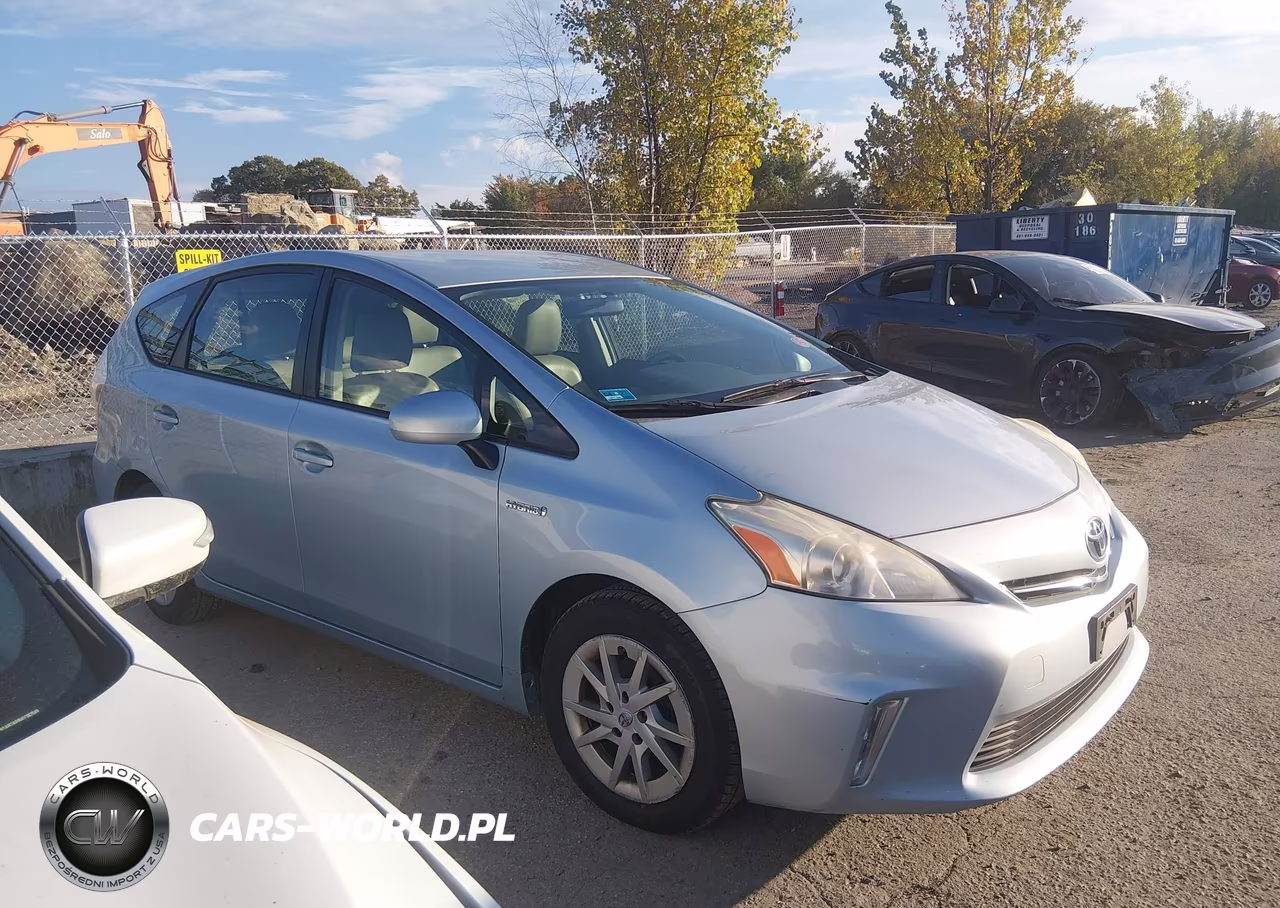 2013 Toyota Prius V Two – zdjęcie 1 z 16