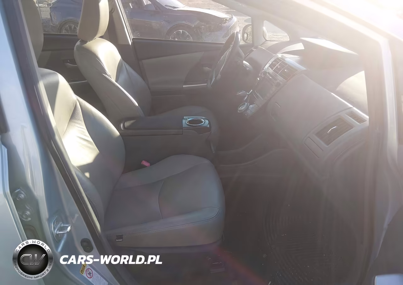 2013 Toyota Prius V Two VIN:JTDZN3EU5D3287118 - 5