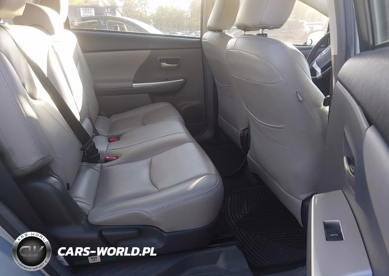 2013 Toyota Prius V Two VIN:JTDZN3EU5D3287118 - 8