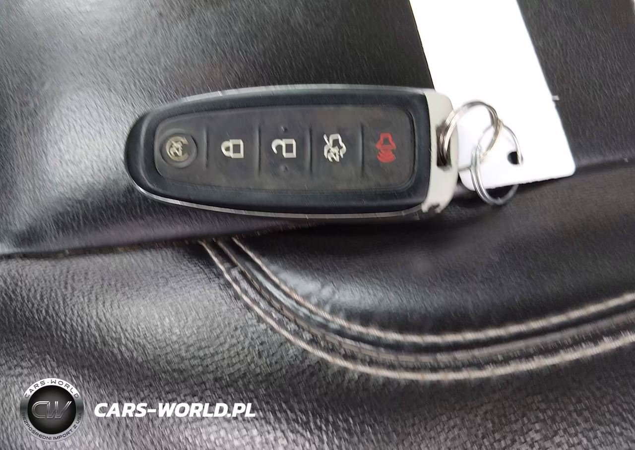 2018 Ford Escape Titanium VIN:1FMCU0J93JUC69632 - 11