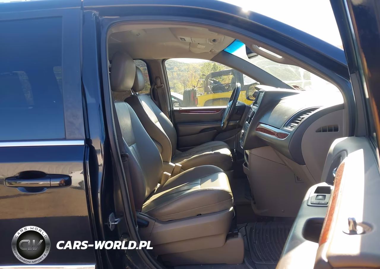 2013 Chrysler Town & Country Touring VIN:2C4RC1BG8DR539878 - 5