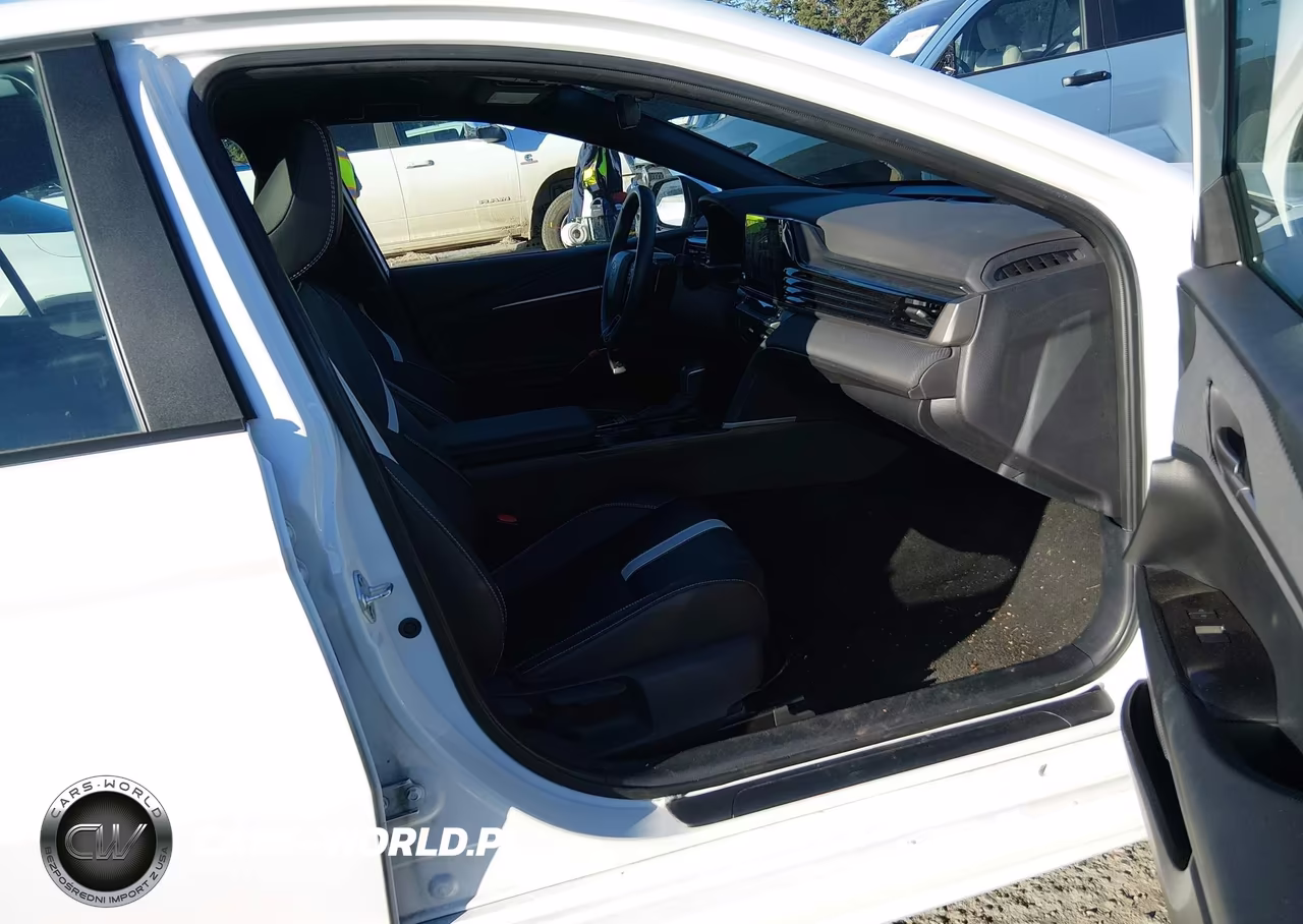 2025 Toyota Camry Se VIN:4T1DAACK3SU564346 - 5