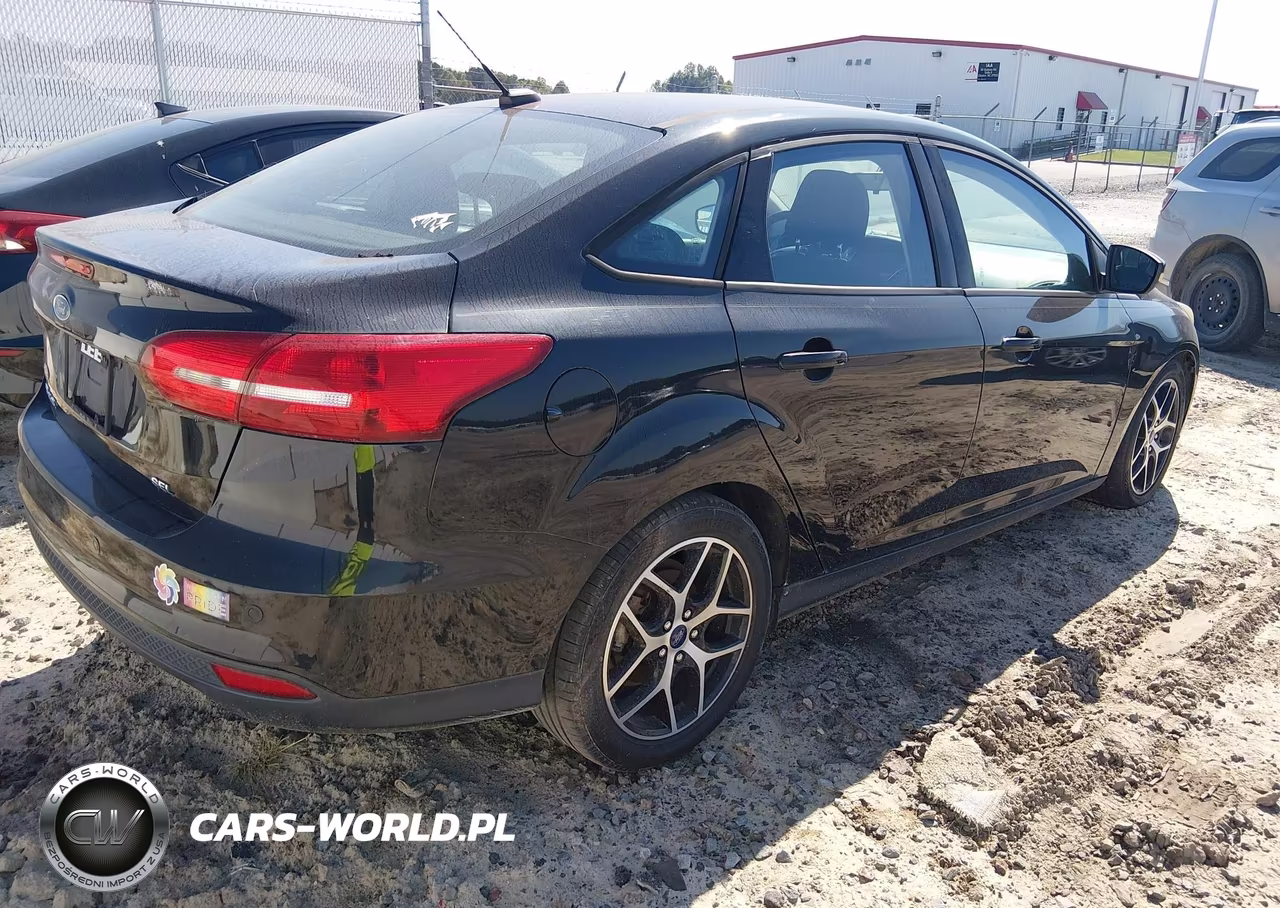 2017 Ford Focus Sel VIN:1FADP3H29HL294079 - 4