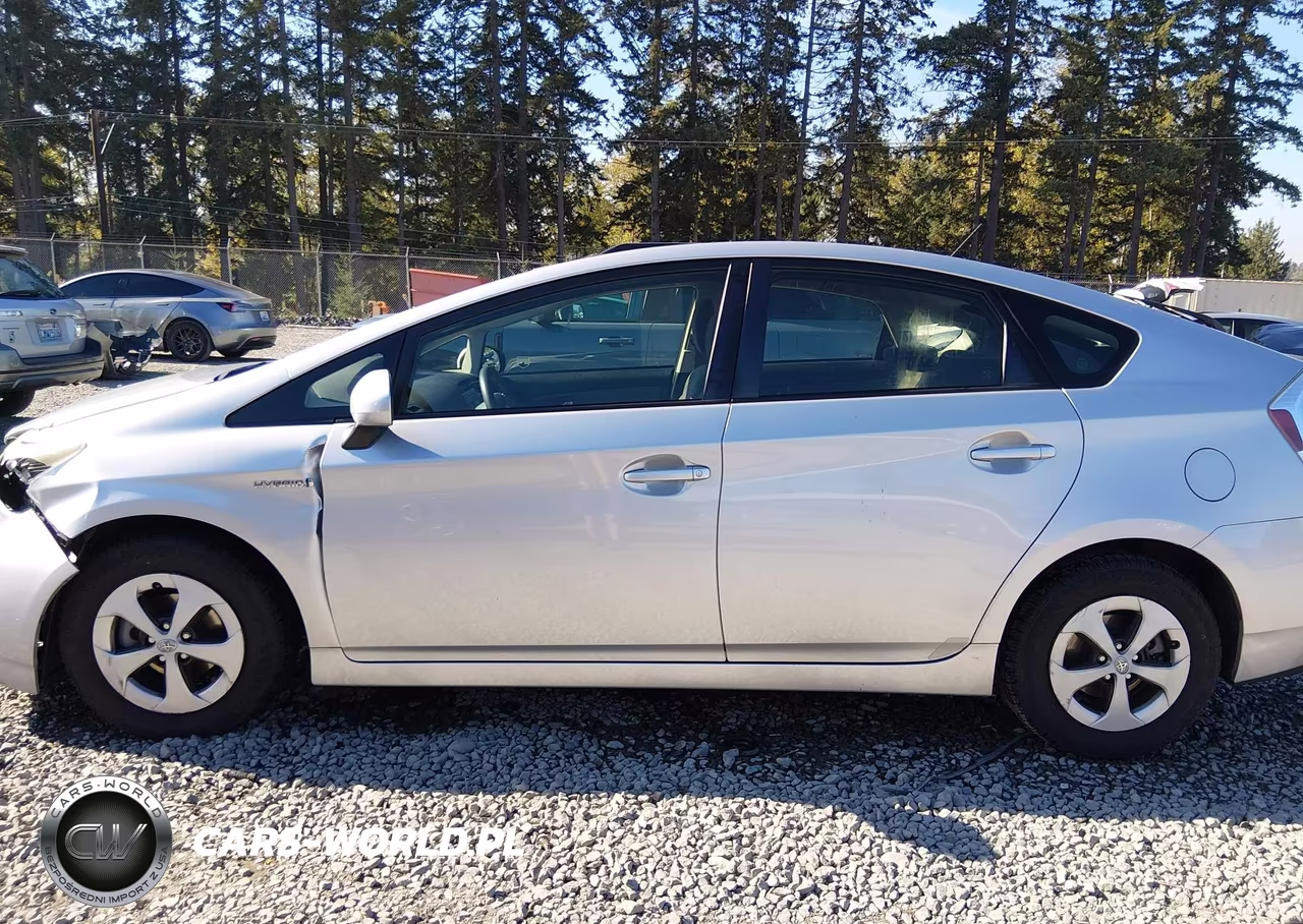 2013 Toyota Prius Two VIN:JTDKN3DU2D5617174 - 14