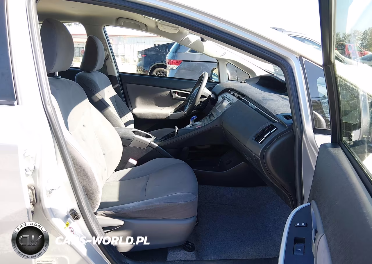 2013 Toyota Prius Two VIN:JTDKN3DU2D5617174 - 17
