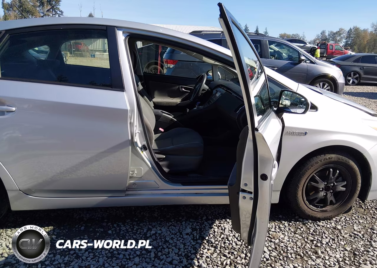 2013 Toyota Prius Two VIN:JTDKN3DU2D5617174 - 5