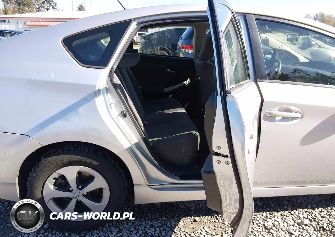 2013 Toyota Prius Two VIN:JTDKN3DU2D5617174 - 8