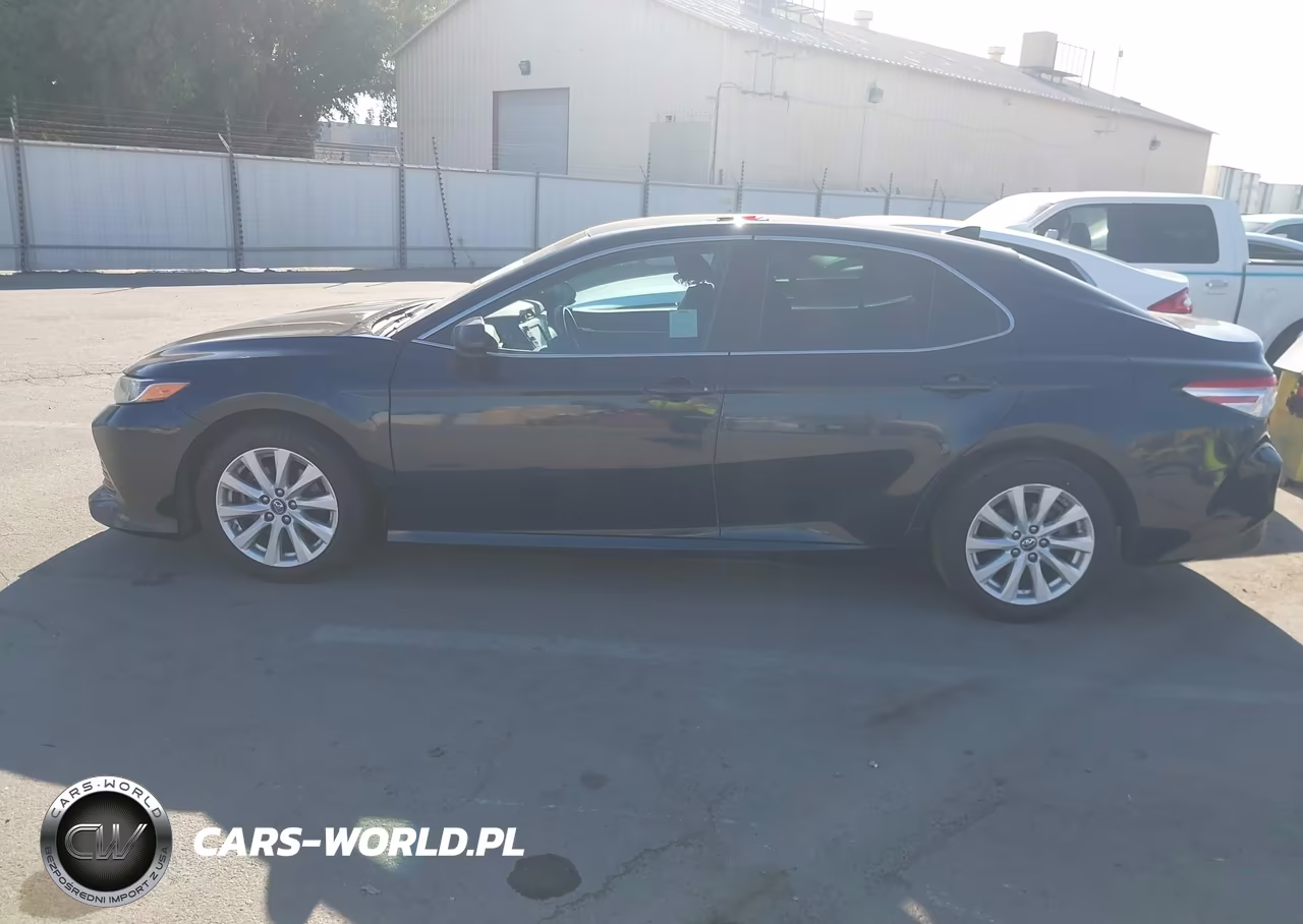 2019 Toyota Camry Le VIN:4T1B11HK8KU737861 - 14