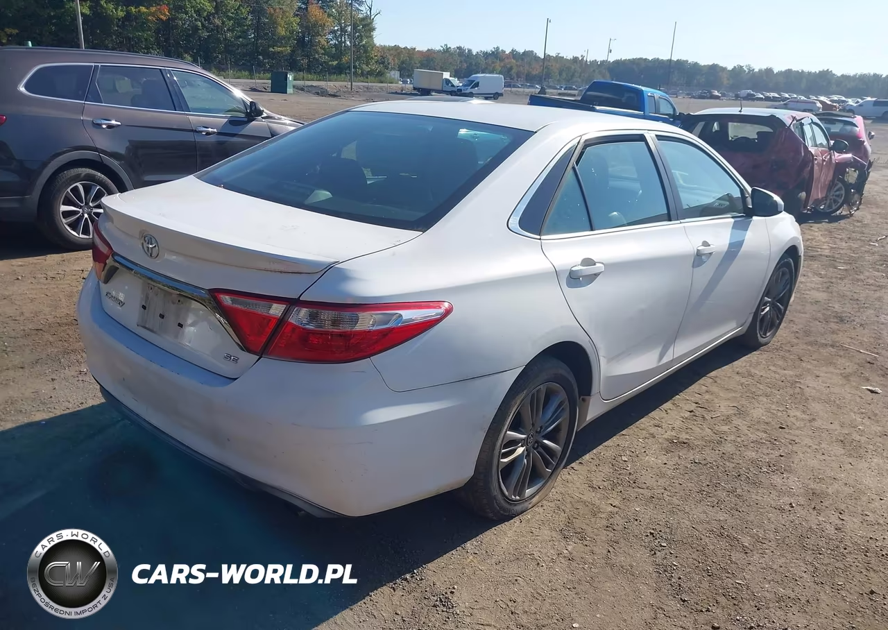 2015 Toyota Camry Se VIN:4T1BF1FK6FU033121 - 4