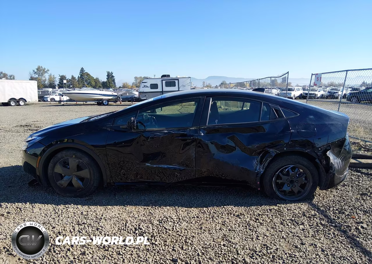 2025 Toyota Prius Le VIN:JTDACAAU9S3051467 - 15