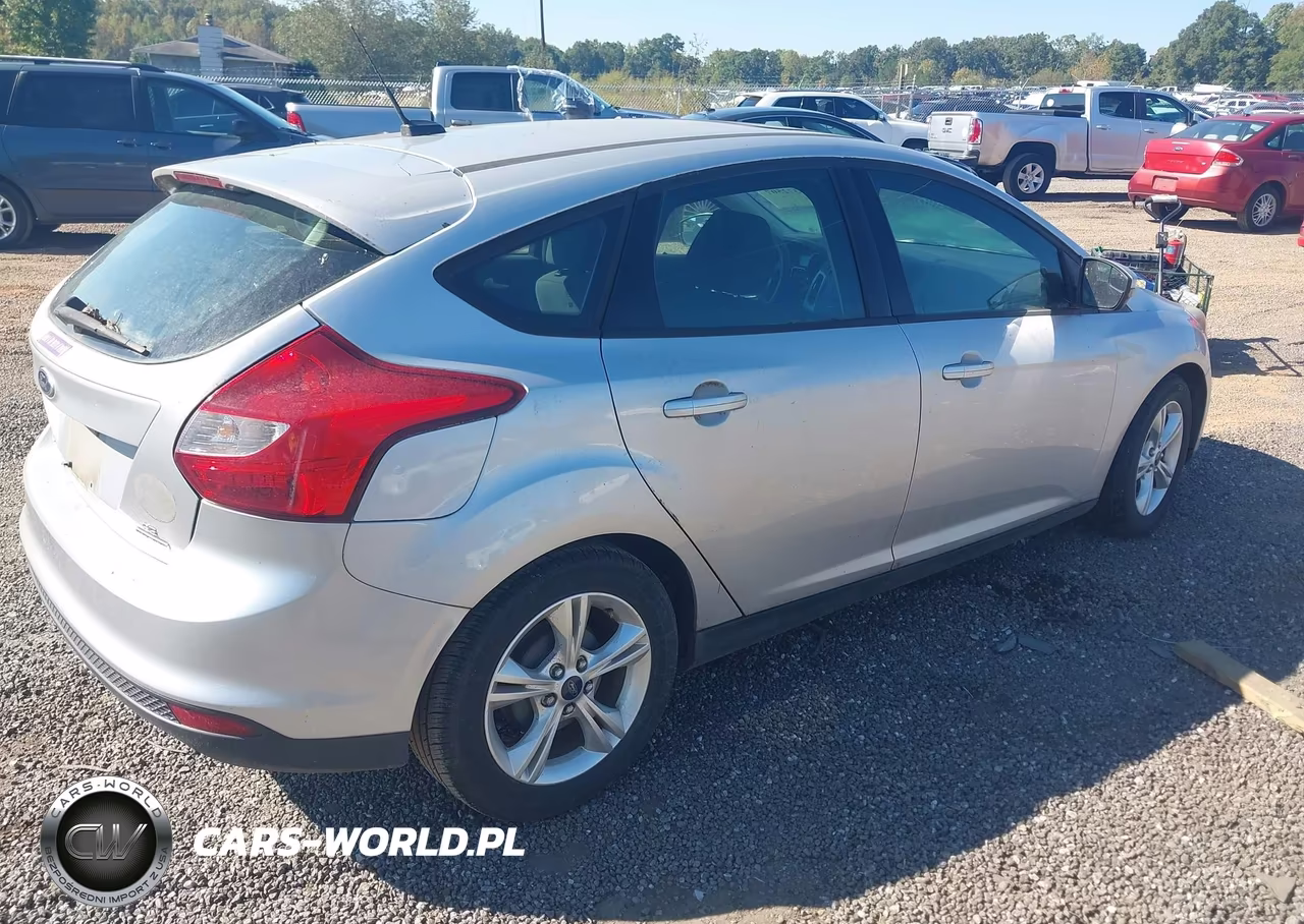 2014 Ford Focus Se VIN:1FADP3K20EL186678 - 4