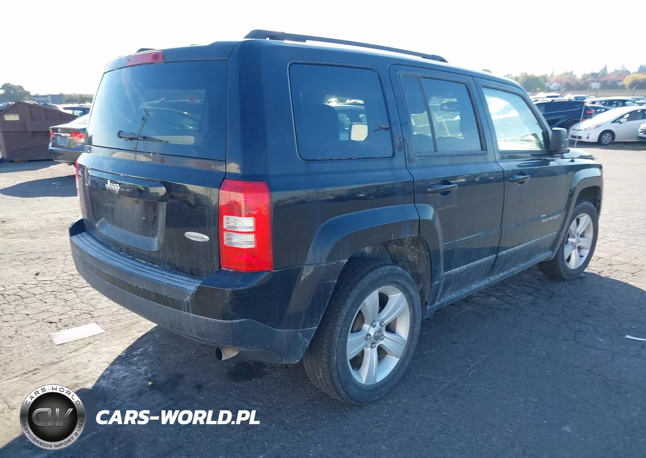 2016 Jeep Patriot Latitude VIN:1C4NJPFA1GD693739 - 4