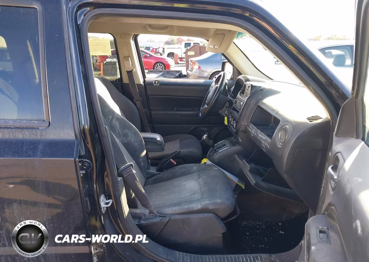 2016 Jeep Patriot Latitude VIN:1C4NJPFA1GD693739 - 5