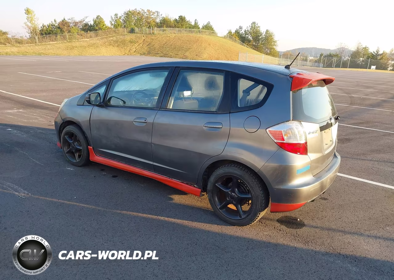 2011 Honda Fit Sport VIN:JHMGE8H54BC006611 - 3