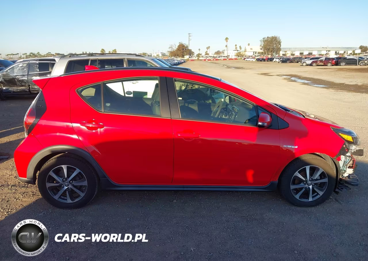 2018 Toyota Prius C Three VIN:JTDKDTB39J1619438 - 14