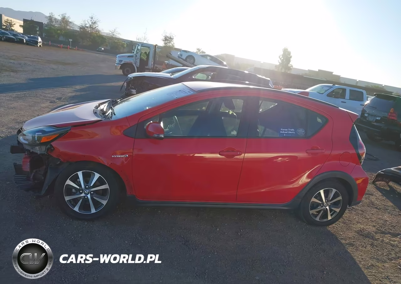 2018 Toyota Prius C Three VIN:JTDKDTB39J1619438 - 15
