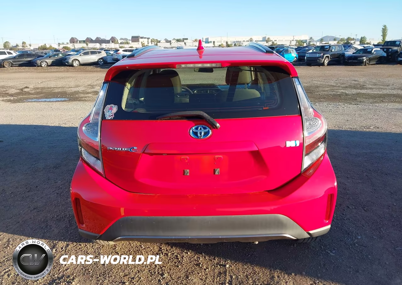 2018 Toyota Prius C Three VIN:JTDKDTB39J1619438 - 17