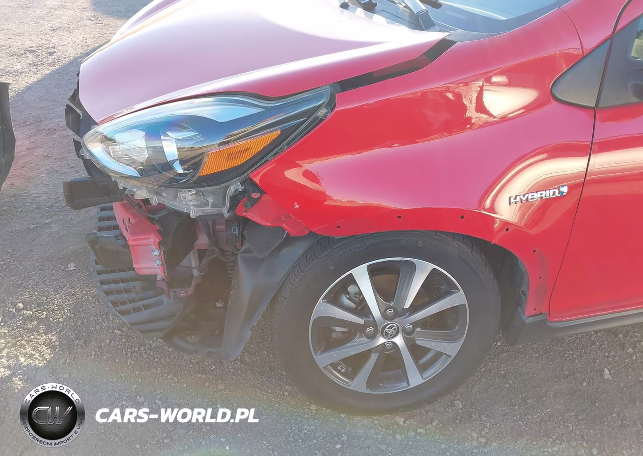 2018 Toyota Prius C Three VIN:JTDKDTB39J1619438 - 18