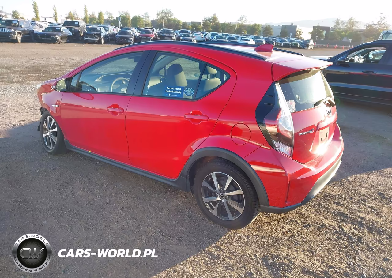 2018 Toyota Prius C Three VIN:JTDKDTB39J1619438 - 3