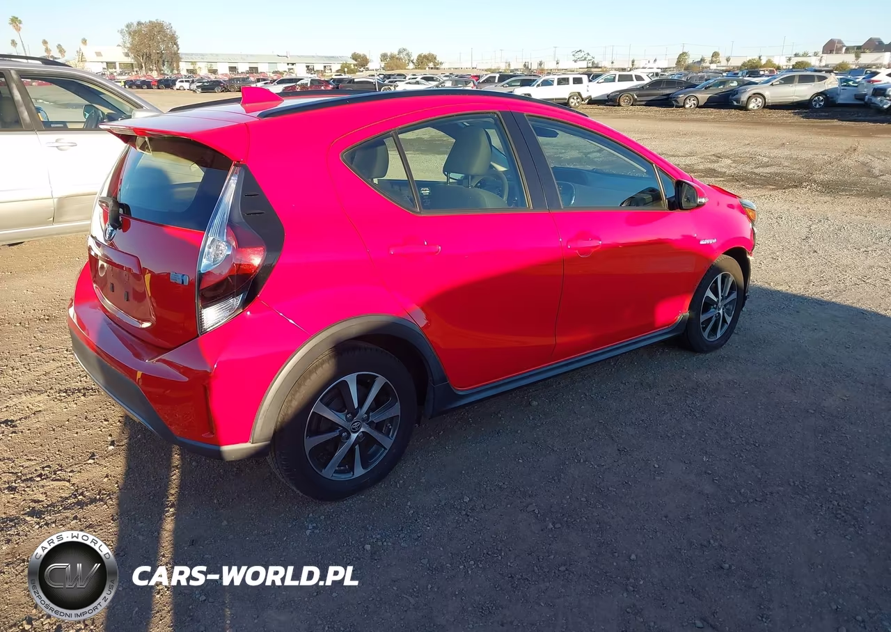 2018 Toyota Prius C Three VIN:JTDKDTB39J1619438 - 4