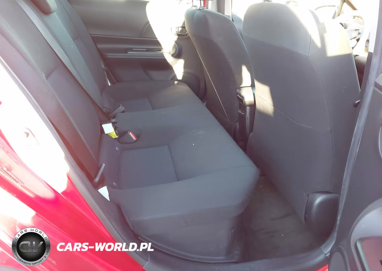 2018 Toyota Prius C Three VIN:JTDKDTB39J1619438 - 8