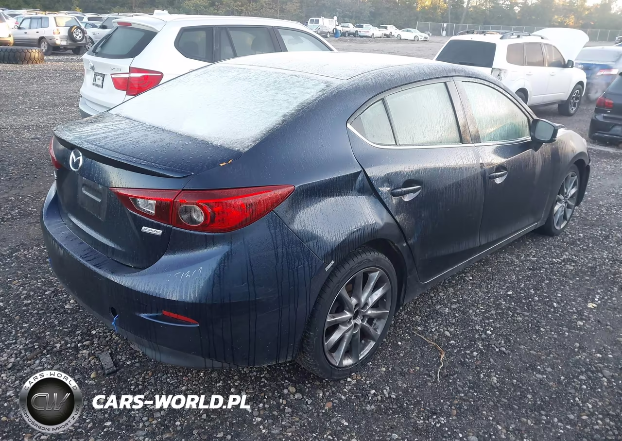 2018 Mazda Mazda3 Touring VIN:3MZBN1V30JM191210 - 4