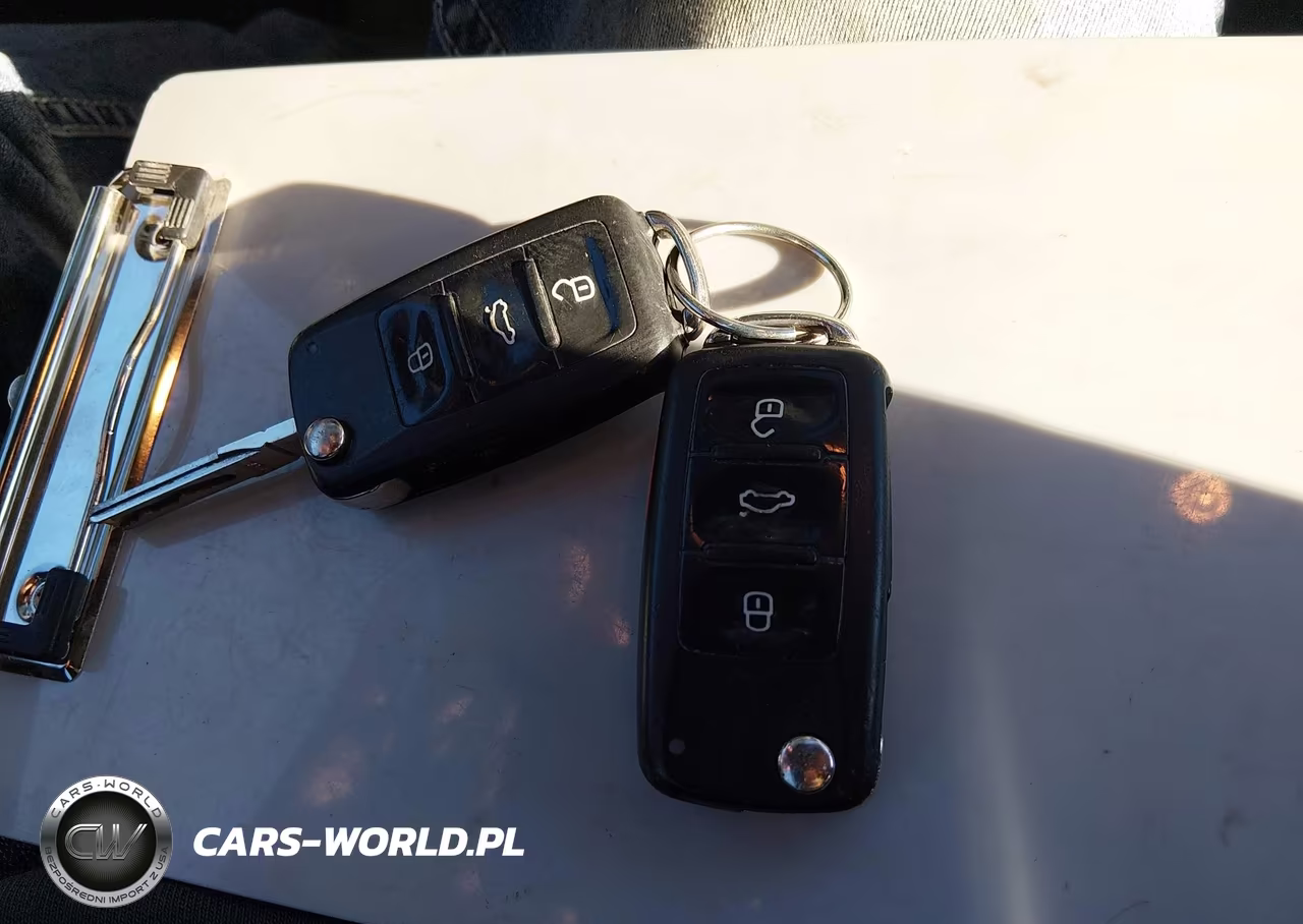 2014 Volkswagen Beetle 1.8T Entry VIN:3VWF17AT2EM657862 - 11