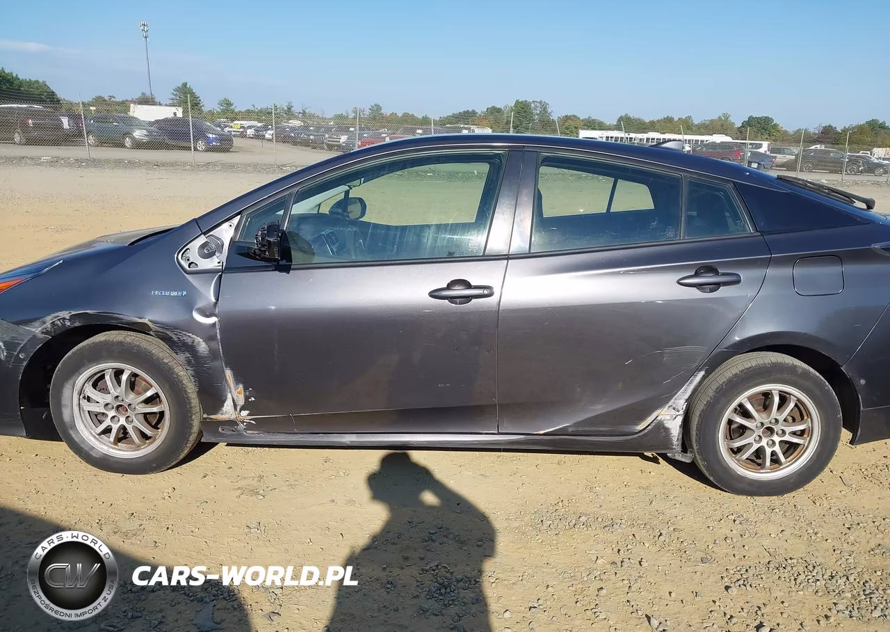2018 Toyota Prius Two VIN:JTDKBRFU5J3582906 - 14