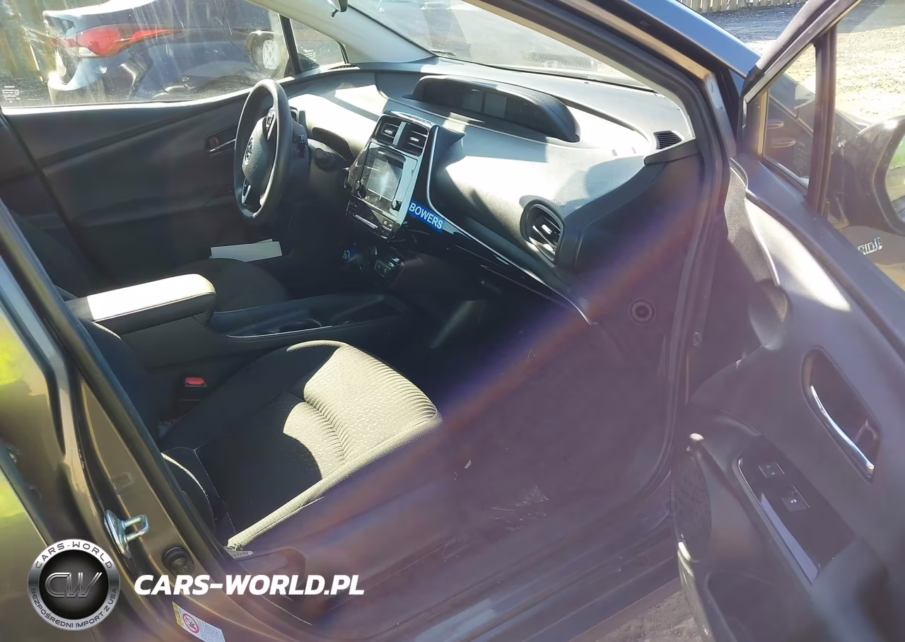 2018 Toyota Prius Two VIN:JTDKBRFU5J3582906 - 5
