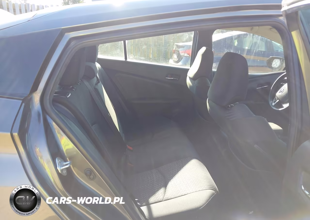 2018 Toyota Prius Two VIN:JTDKBRFU5J3582906 - 8