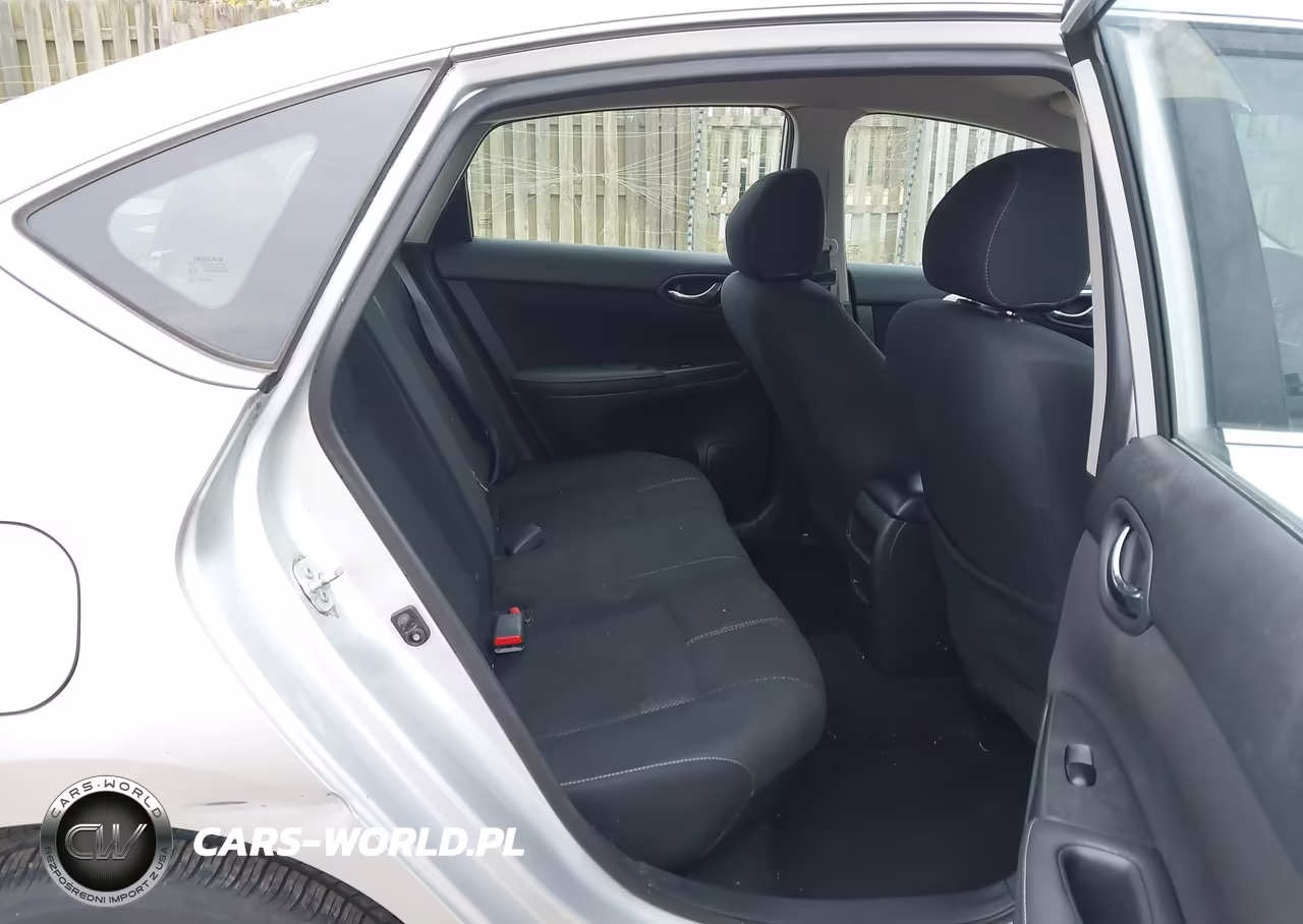 2018 Nissan Sentra S VIN:3N1AB7AP2JY245704 - 8