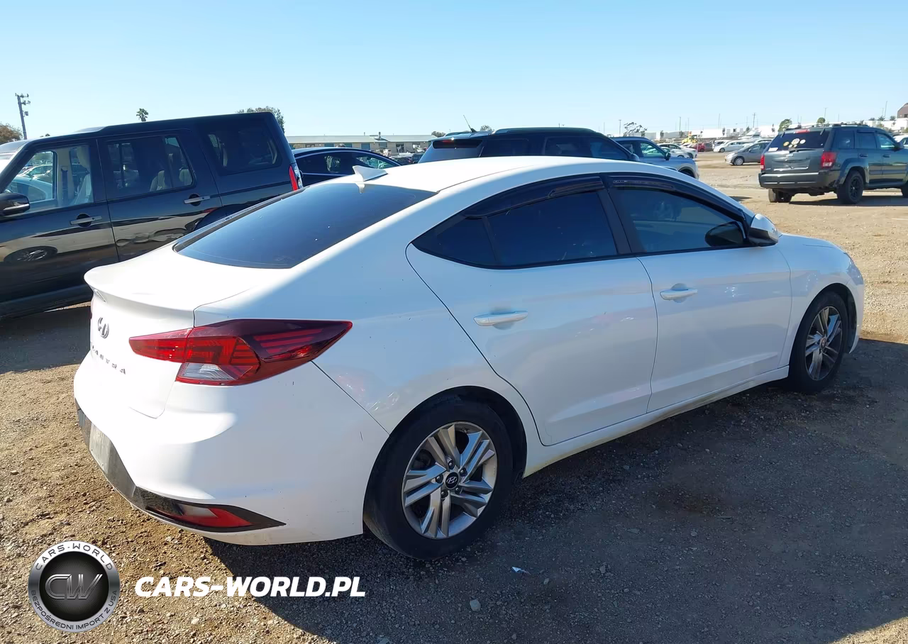 2019 Hyundai Elantra Sel VIN:5NPD84LF2KH424528 - 4