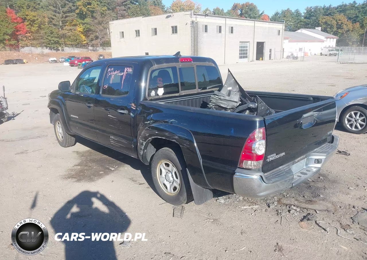 2015 Toyota Tacoma VIN:5TFJX4CN1FX068368 - 3