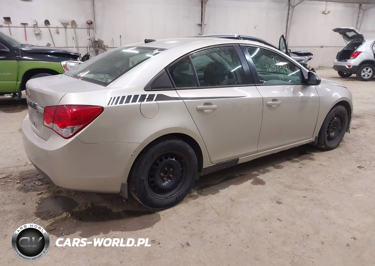 2014 Chevrolet Cruze Ls Auto VIN:1G1PA5SG6E7487702 - 4