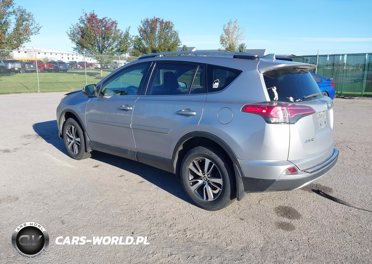 2018 Toyota Rav4 Xle VIN:JTMRFREV7JD227937 - 3