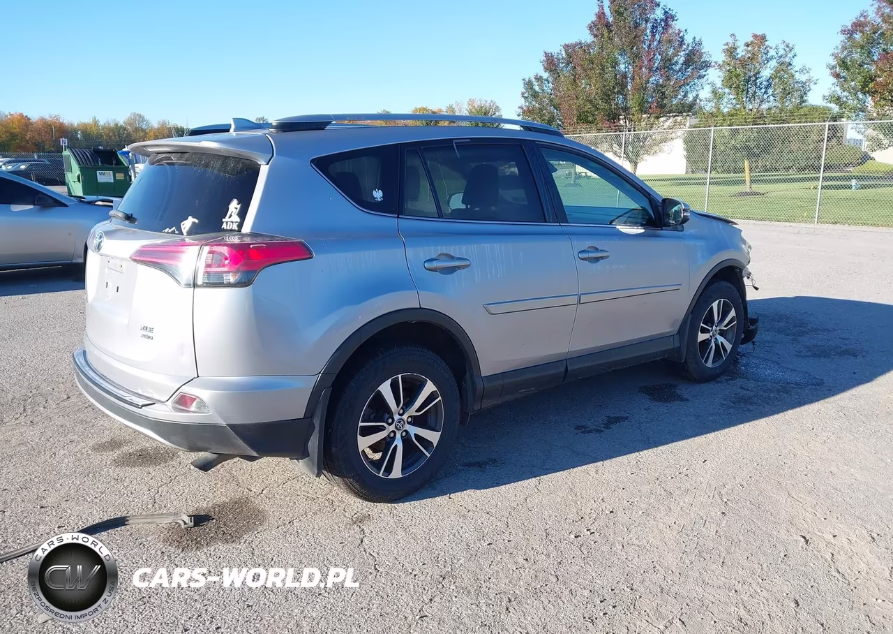 2018 Toyota Rav4 Xle VIN:JTMRFREV7JD227937 - 4