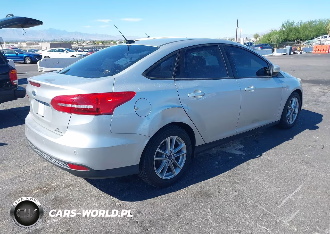 2016 Ford Focus Se VIN:1FADP3F25GL241994 - 4
