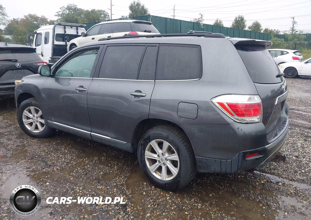 2011 Toyota Highlander Base V6 VIN:5TDBK3EH8BS066718 - 3