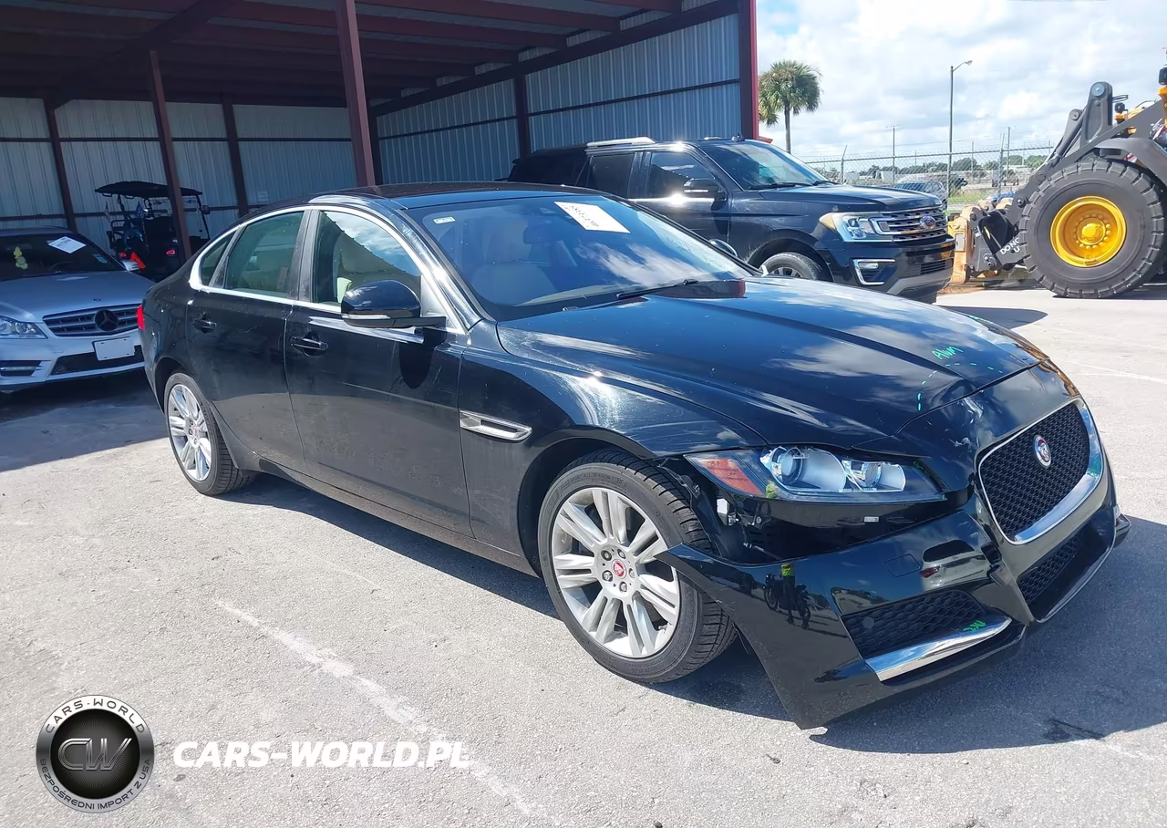 2017 Jaguar Xf 35T Premium VIN:SAJBD4BV4HCY35852 - 1