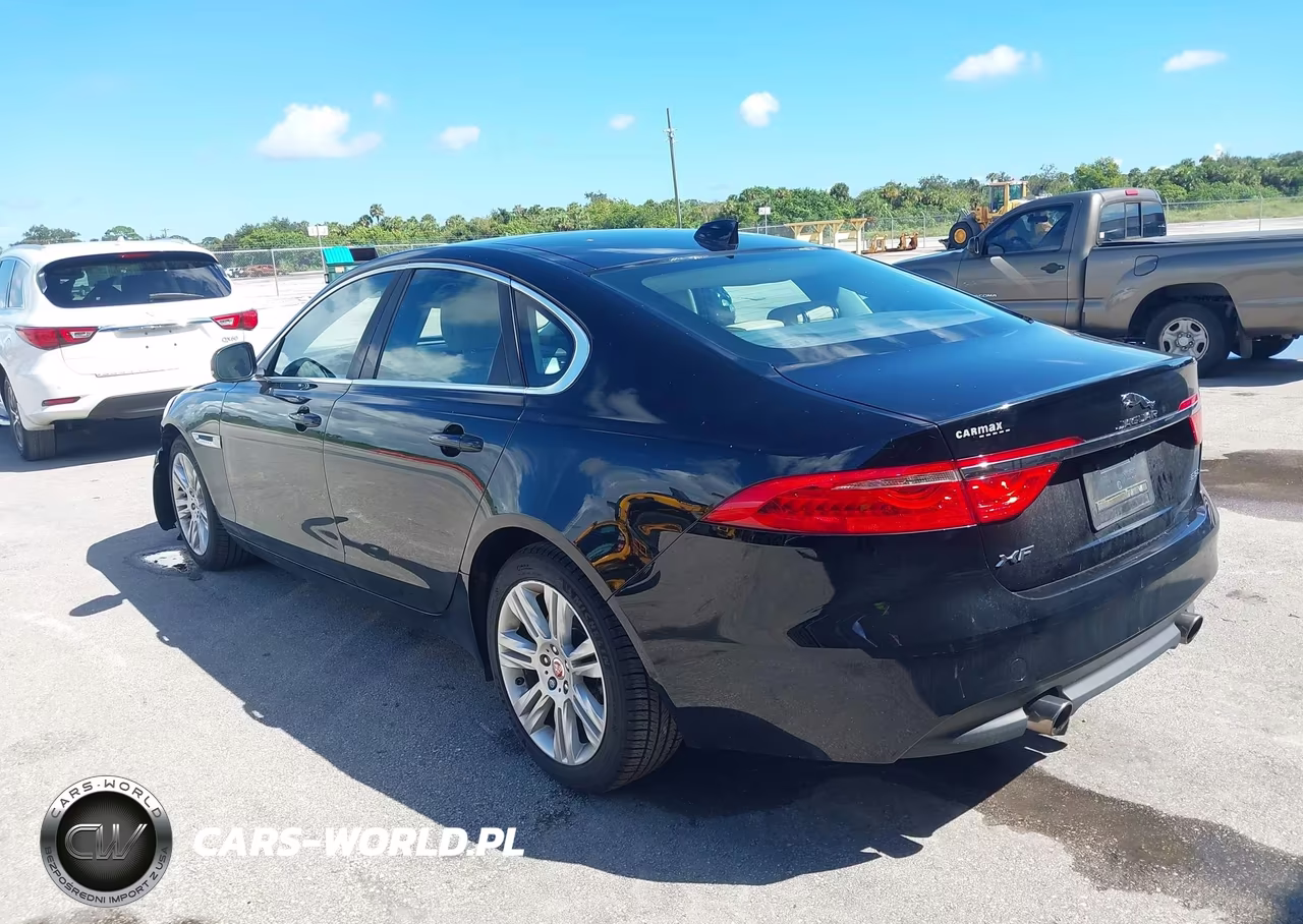 2017 Jaguar Xf 35T Premium VIN:SAJBD4BV4HCY35852 - 3