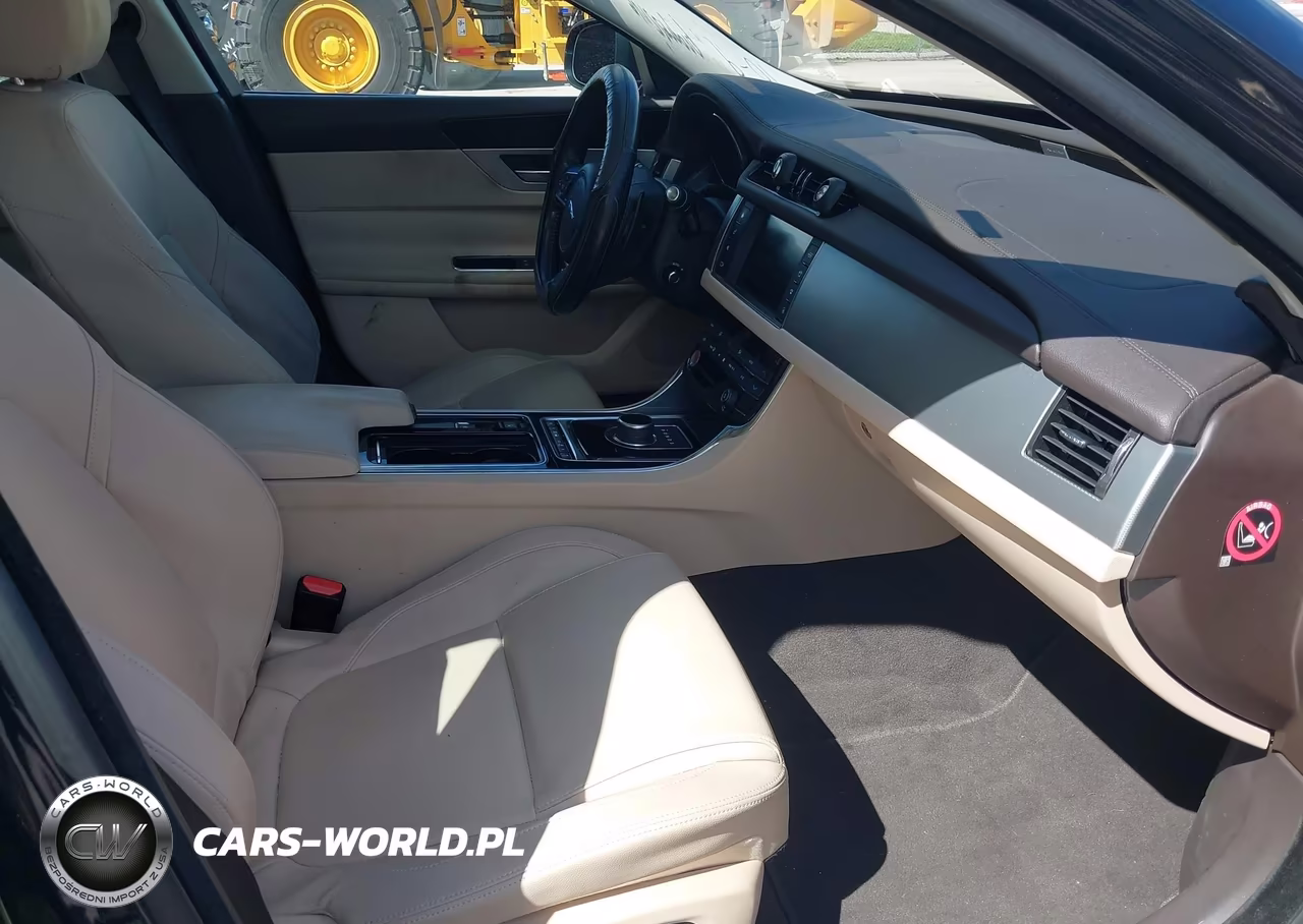 2017 Jaguar Xf 35T Premium VIN:SAJBD4BV4HCY35852 - 5