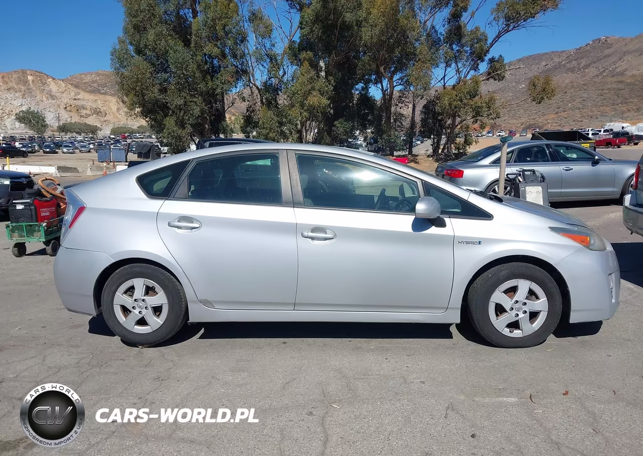 2011 Toyota Prius Two VIN:JTDKN3DUXB1384410 - 13
