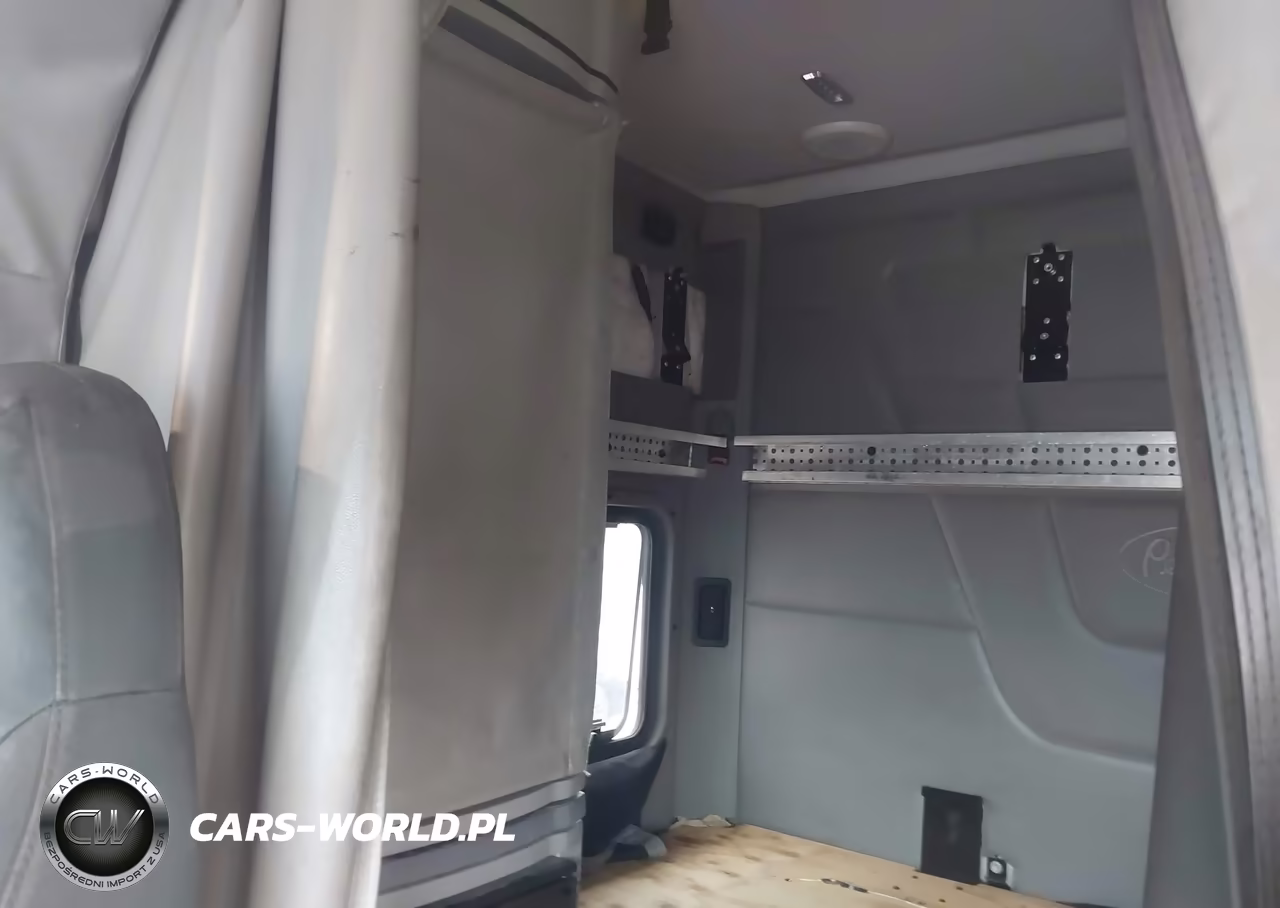 2017 Peterbilt 579 VIN:1XPBDP9XXHD434077 - 6