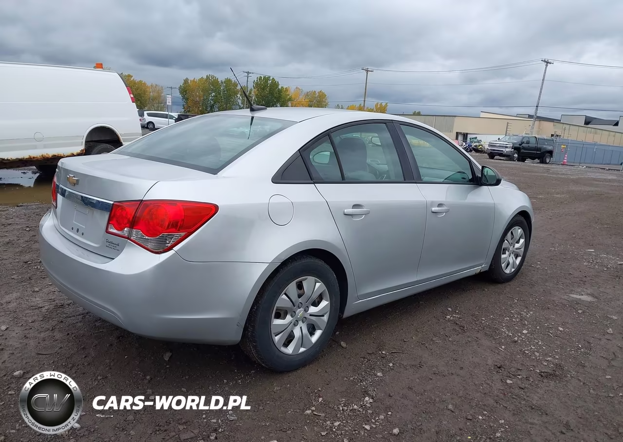 2014 Chevrolet Cruze Ls Auto VIN:1G1PA5SG8E7281748 - 4