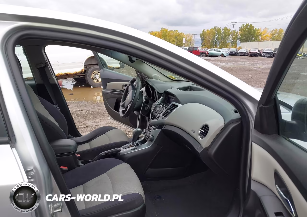 2014 Chevrolet Cruze Ls Auto VIN:1G1PA5SG8E7281748 - 5